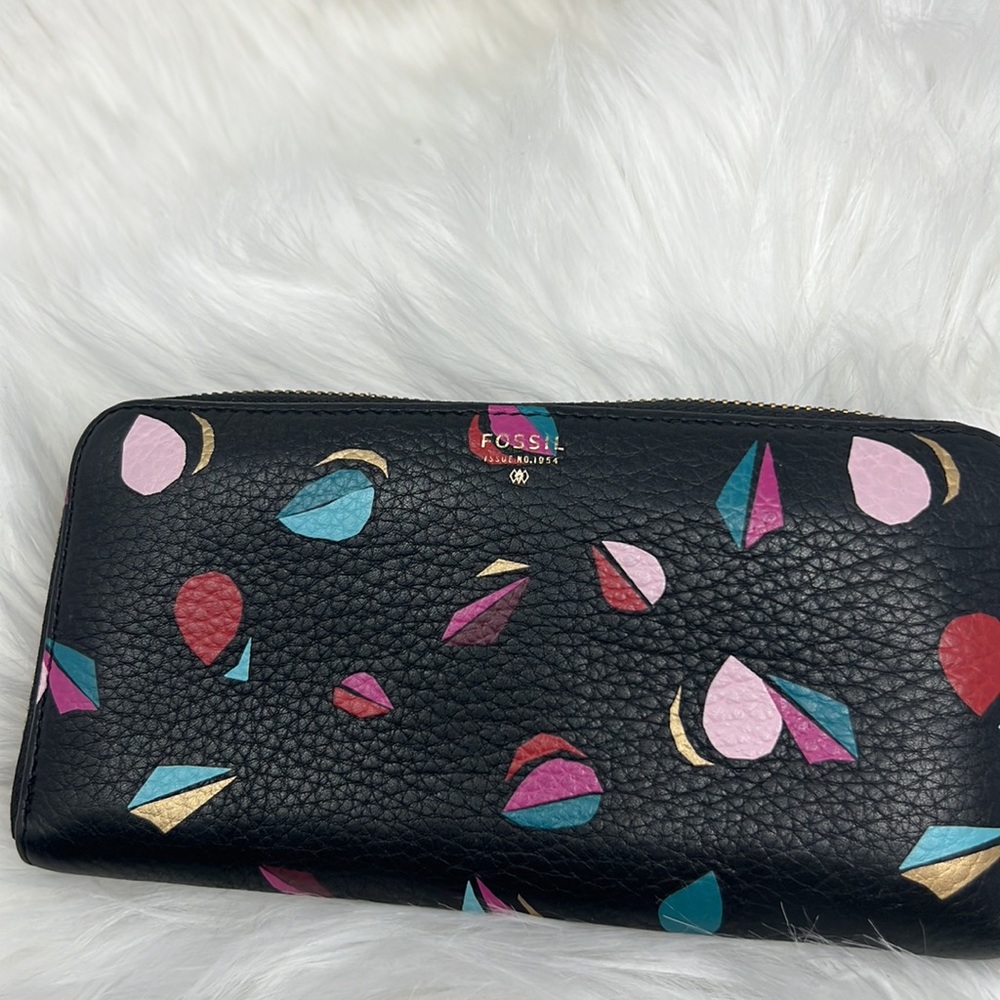 Fossil Leaf Print Wallet Black Pebbled Grain Zip Around Card Slots - Picture 2 of 8
